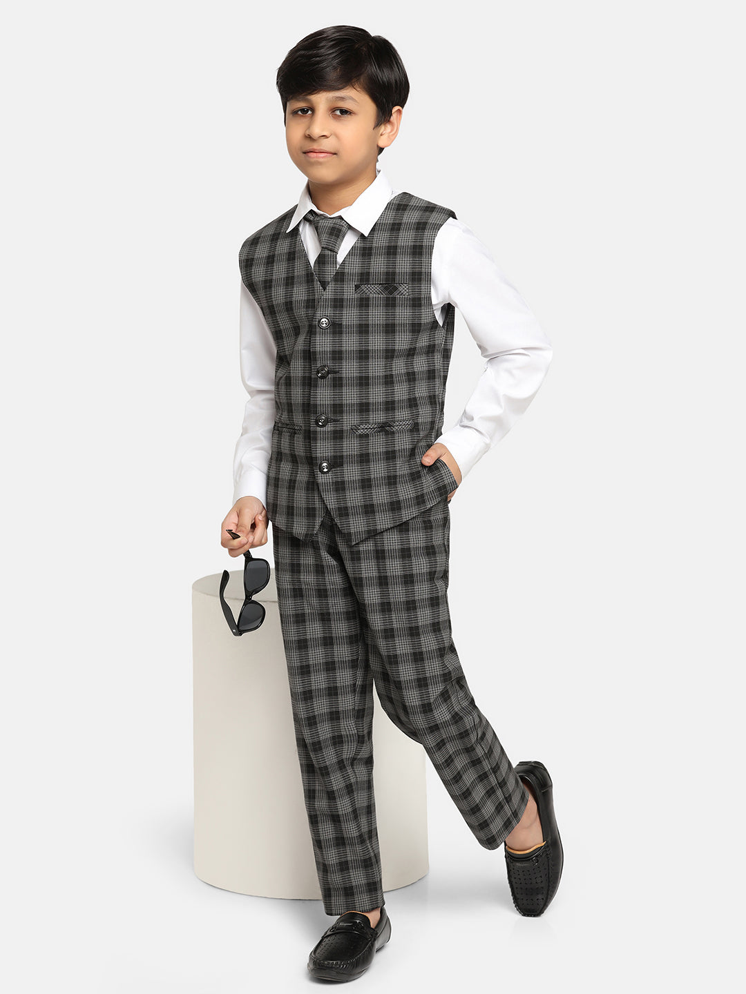 Boys Black 3 Piece Set With Tie - Tahvo India