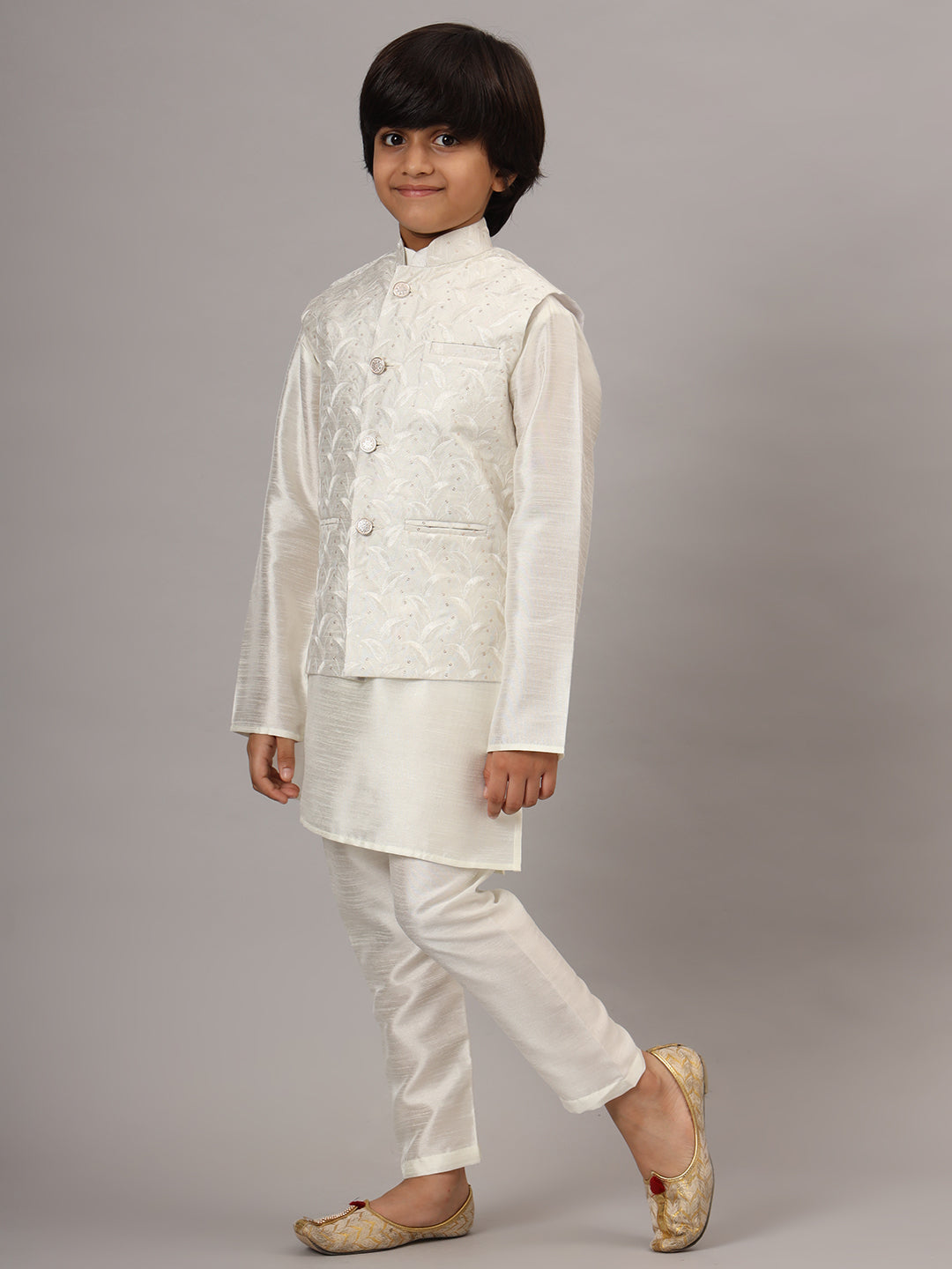 Boys White Kurta Set With Embroidered Nehru Jacket - Tahvo India