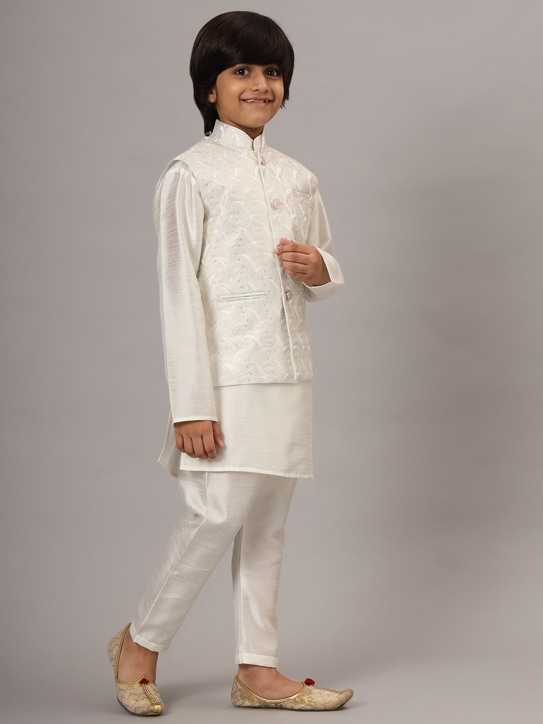 Boys White Kurta Set With Embroidered Nehru Jacket - Tahvo India