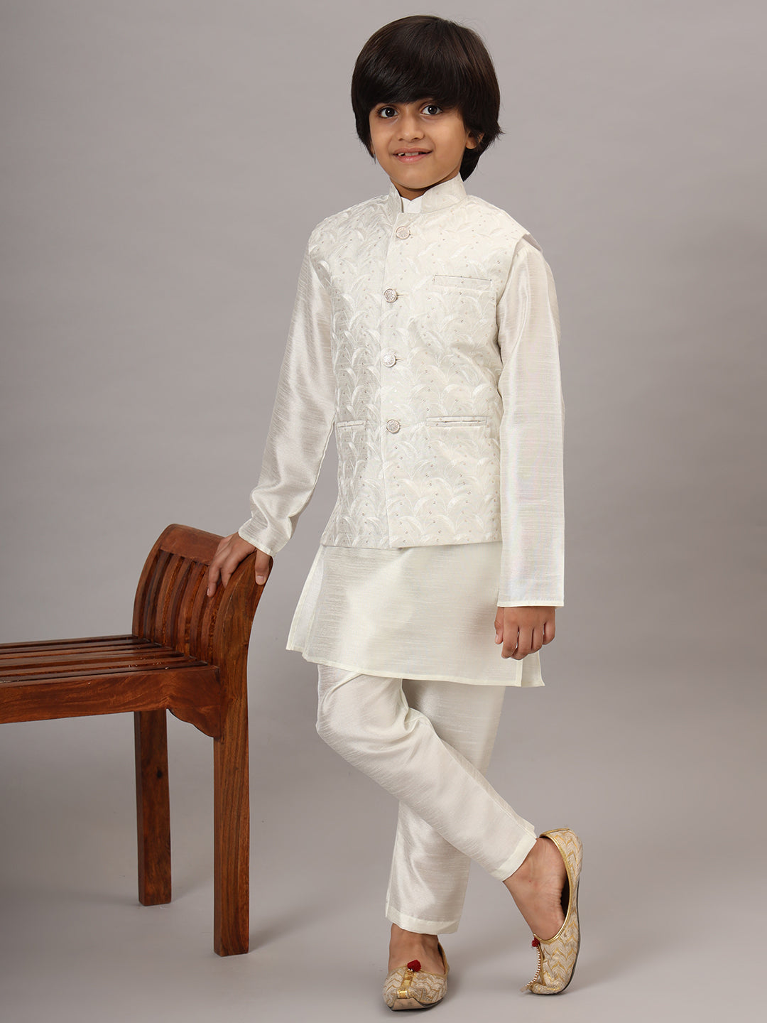 Boys White Kurta Set With Embroidered Nehru Jacket - Tahvo India