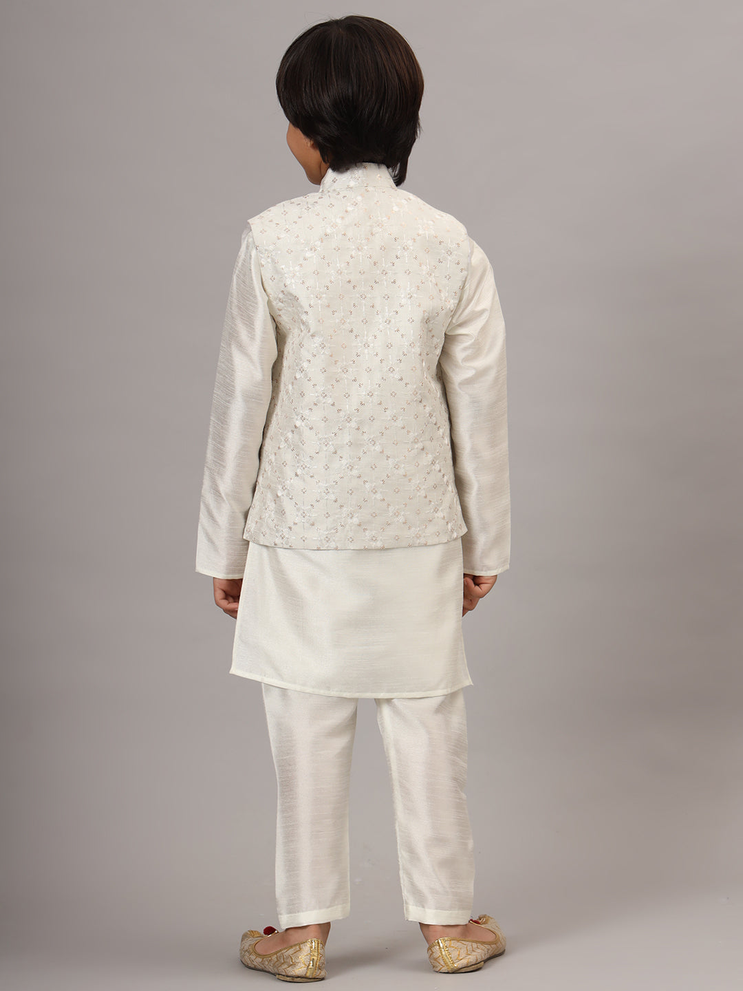 Boys Off White Kurta Set With Embroidered Nehru Jacket - Tahvo India