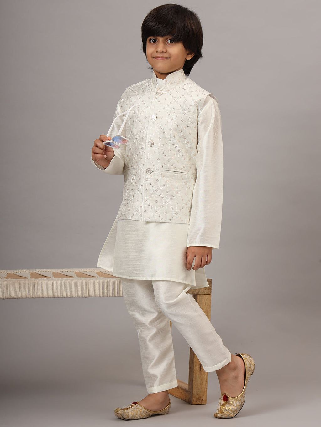 Boys Off White Kurta Set With Embroidered Nehru Jacket - Tahvo India