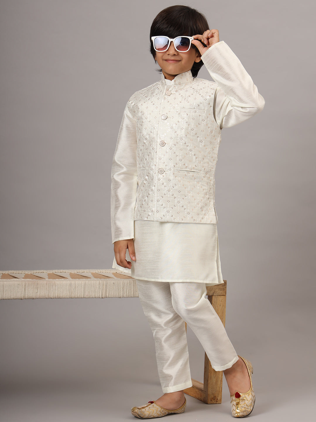Boys Off White Kurta Set With Embroidered Nehru Jacket - Tahvo India