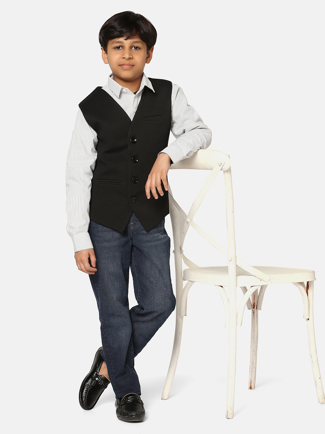 Boys Black Textured Waistcoat - Tahvo India